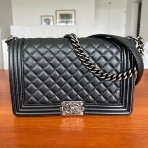 Chanel Boy New Medium 🌟SOLD Locally🌟